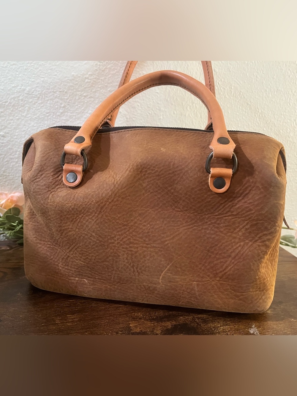 Love 41 - medium leather duffel (tobacco)